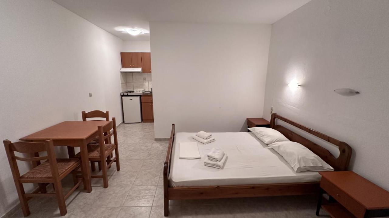 Sfinias Apartments Kaloí Liménes Exterior foto